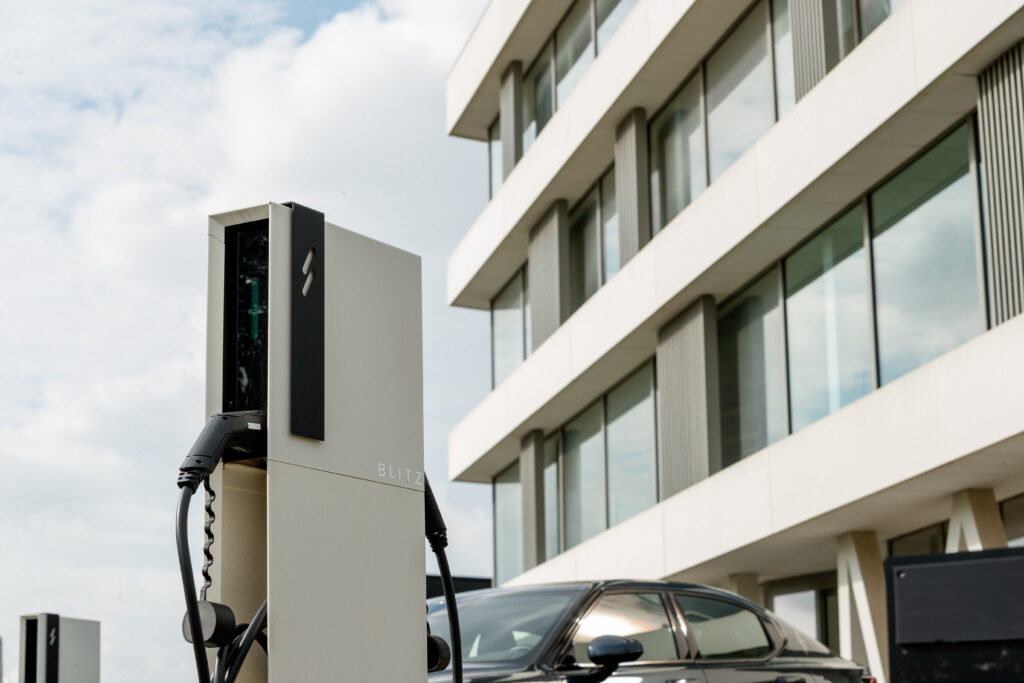 5 redenen om te investeren in een laadpaal 3 Blitz laadpaal